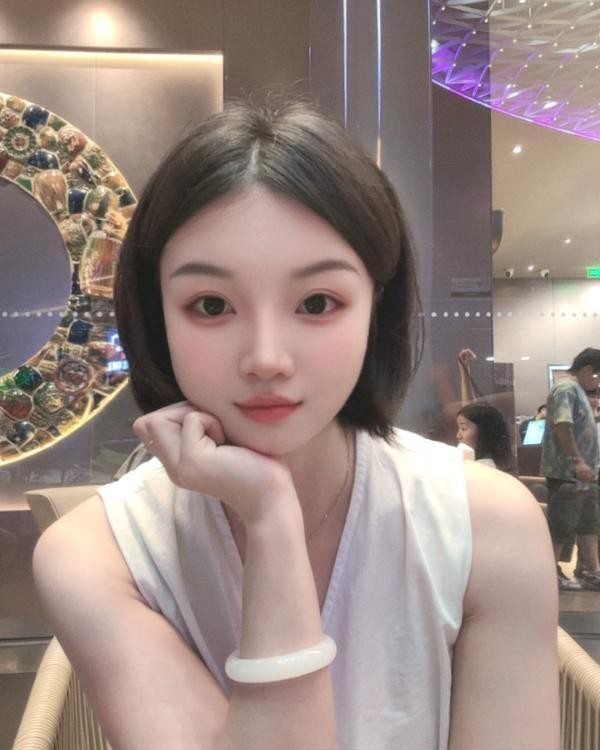 古镇好身材美女