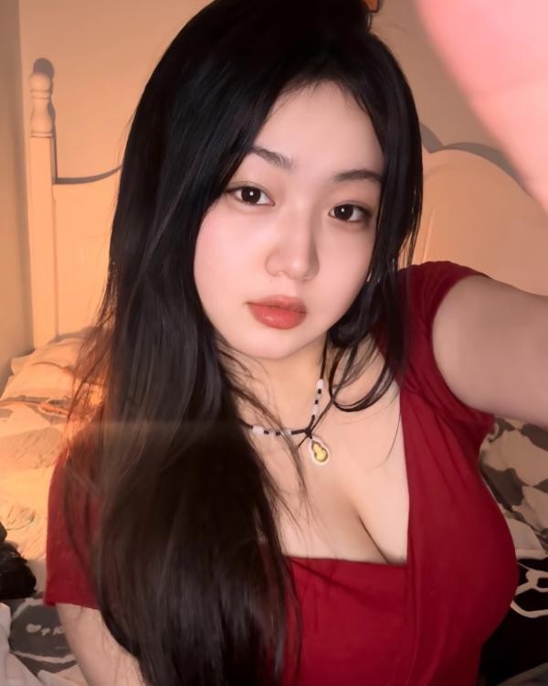 可舌吻肉感妹子