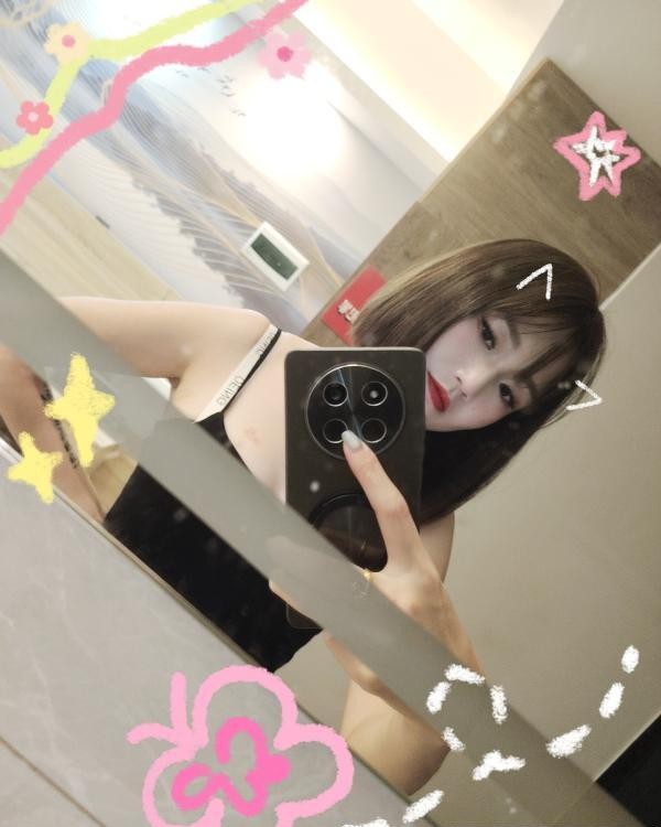 风骚型短发御姐