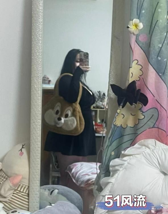 潜水街卡戴珊小萍