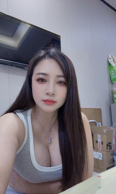 白云美臀美少妇