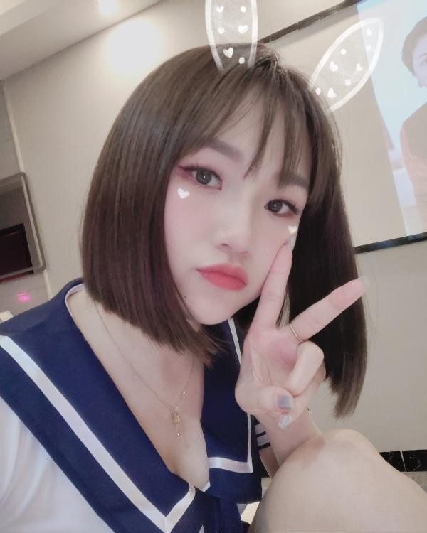 风骚型短发御姐