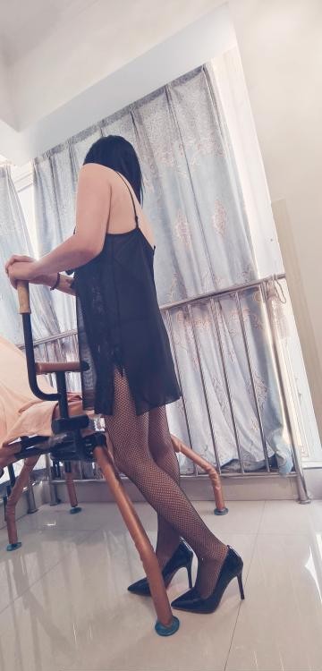 黑丝性感人妻艾莉