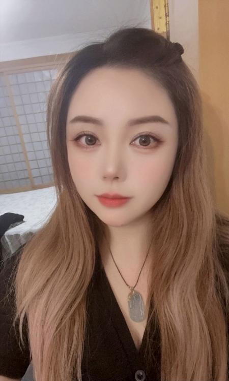 宝山肤白大胸姐姐