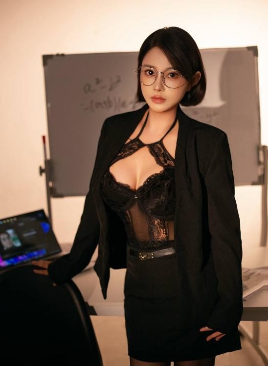 性感尤物大胸妹子