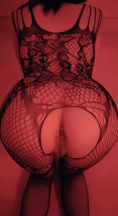 舌吻三通的风骚黑蝴蝶