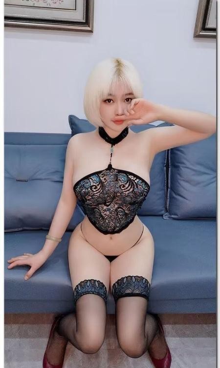 风骚型短发妹子