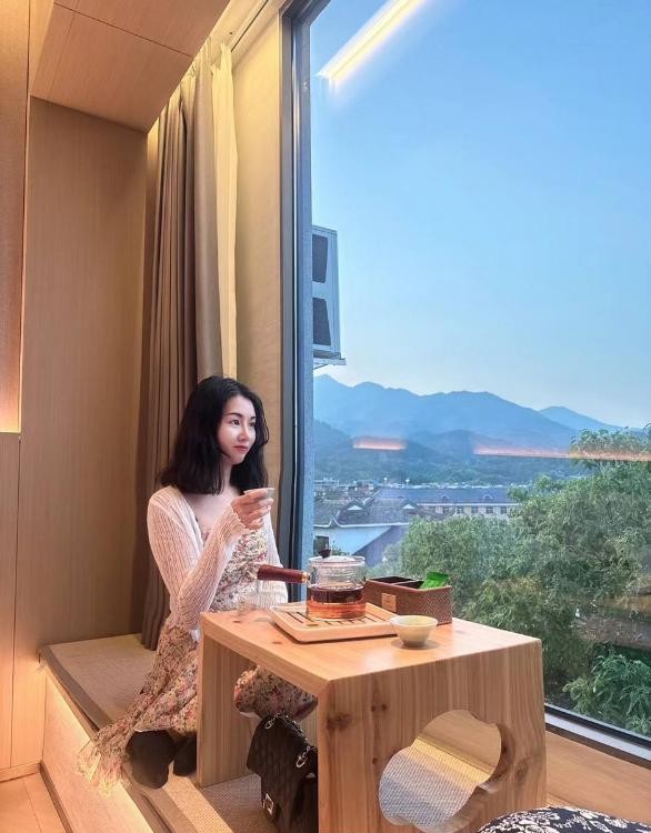 禅城蜜桃臀美琪