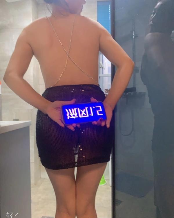 黄山舌吻小少妇