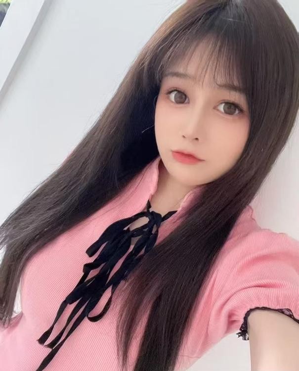 大胸小蛮腰美女