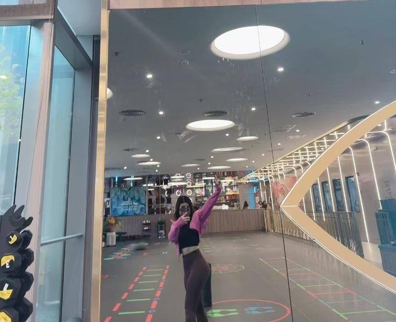 禅城蜜桃臀美琪