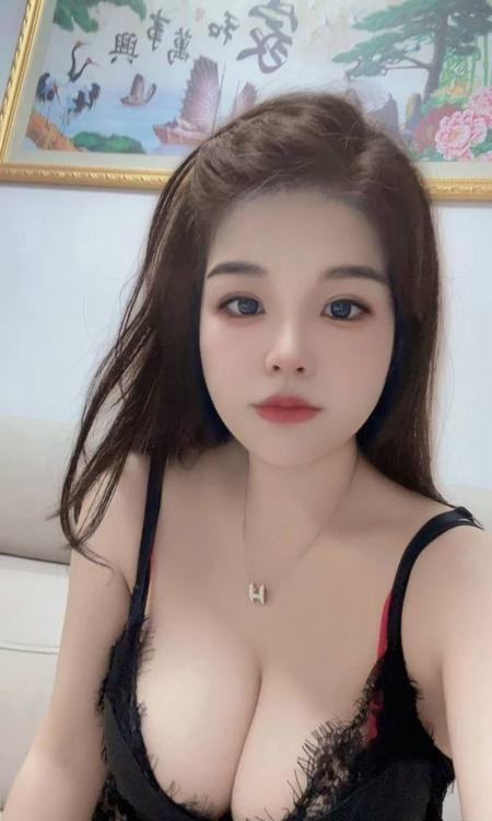 海珠丰满大胸妹子