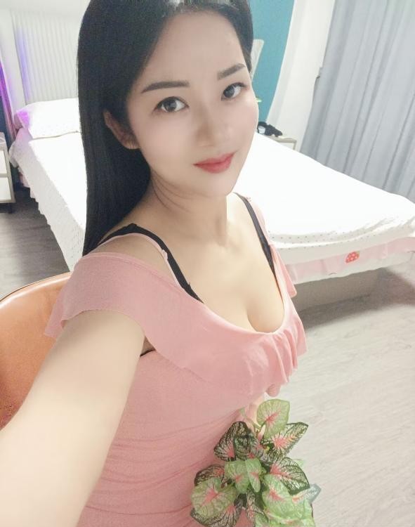 海珠轻熟性价比小妮子