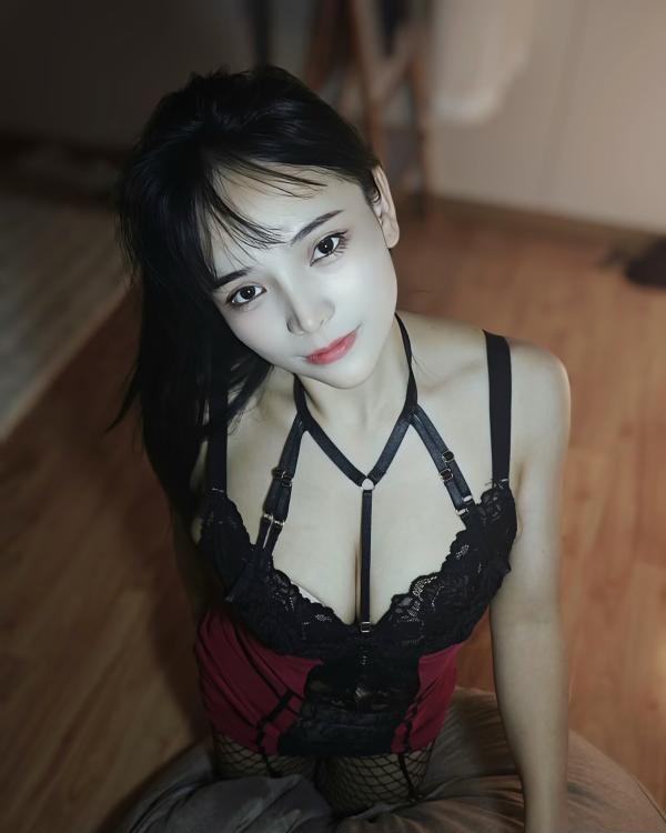 D罩小姐姐女仆诱惑