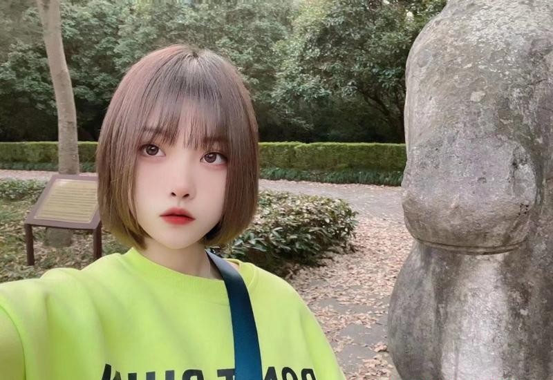 雨花萝莉小美女