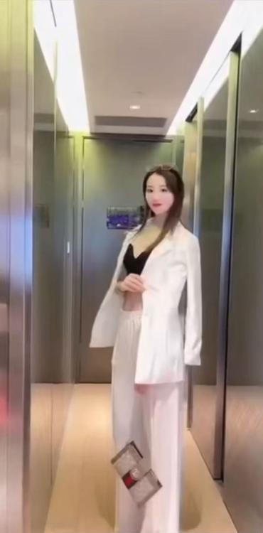 高颜值大长腿模特