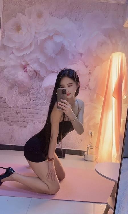 服务系高挑妹子雪梨