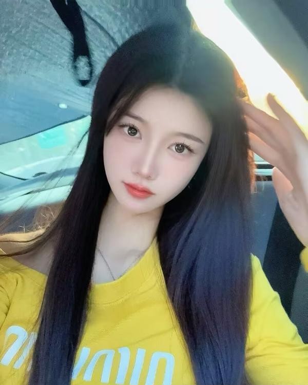 练瑜伽的小姐姐身材好