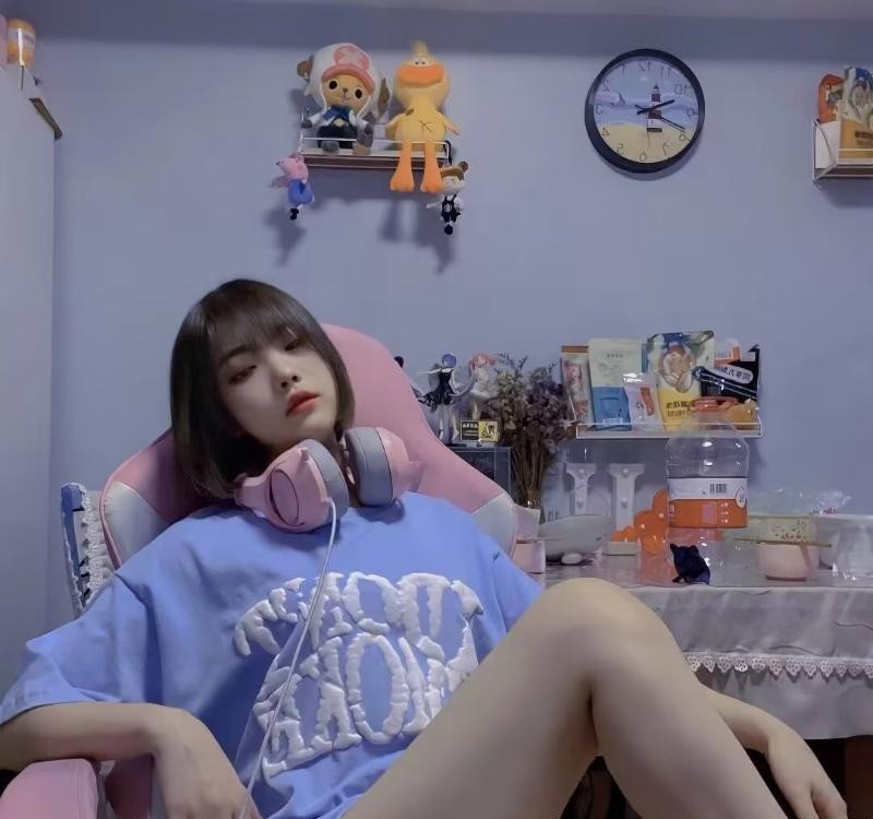 雨花萝莉小美女