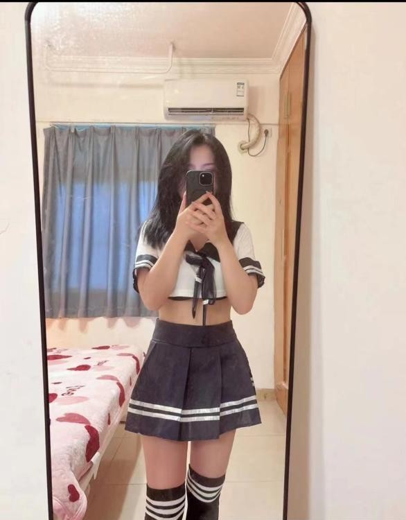 娇小可爱的小月月