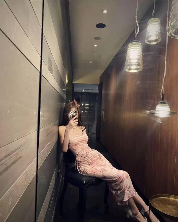 纯欲风性感文艺小妹