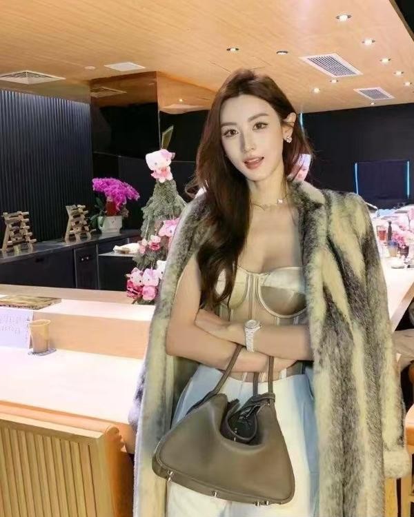 大长腿高颜值极品MM