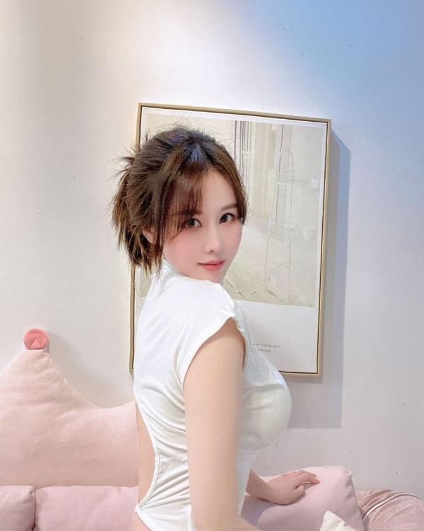 粉嫩大胸茉莉蜜茶