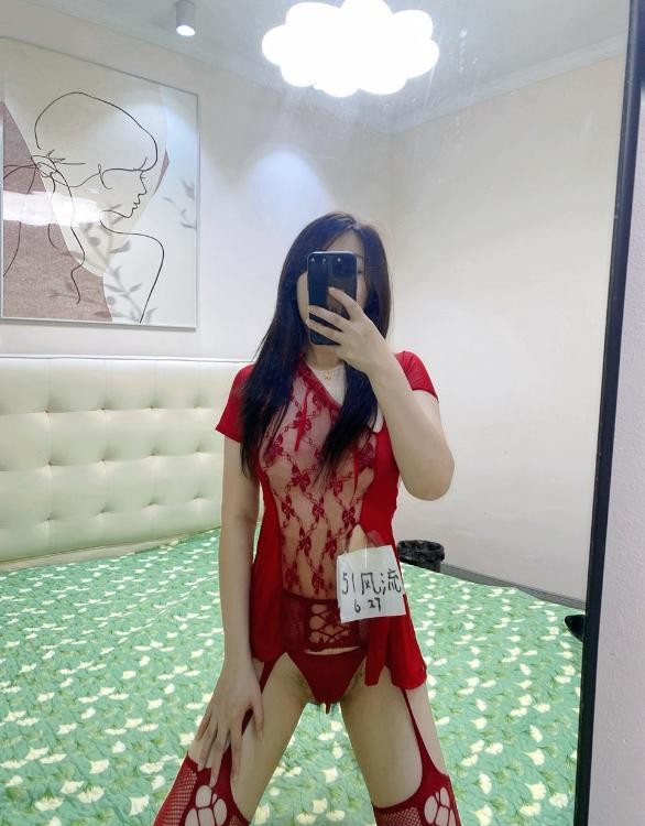 服务多百变风格小骚货