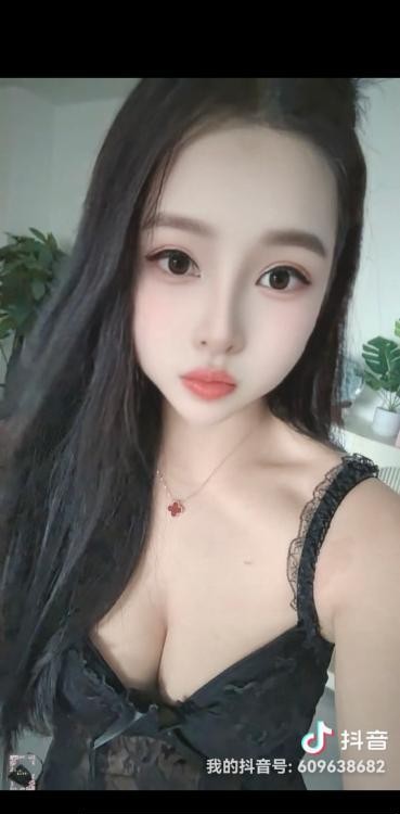 西乡翘臀大胸泡泡