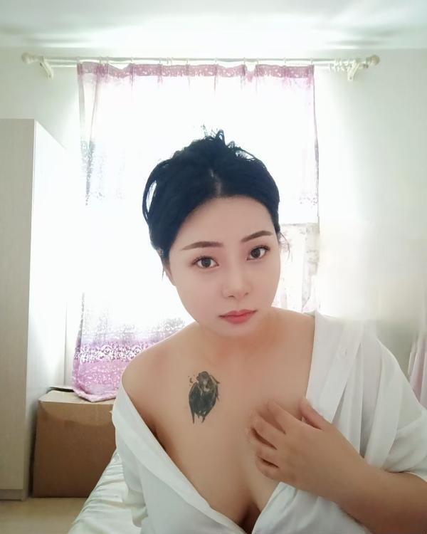 巨乳芊芊