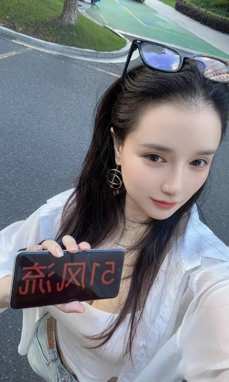 眼镜混血妹爱丽丝