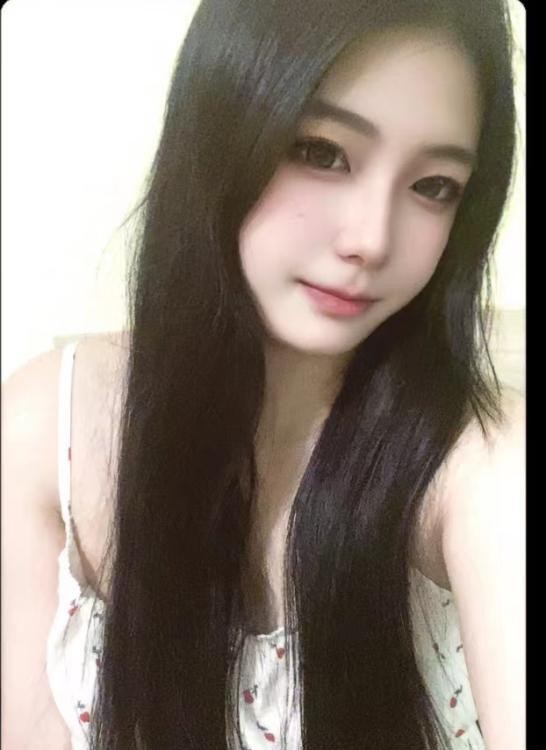 蜜桃臀妹子懒懒