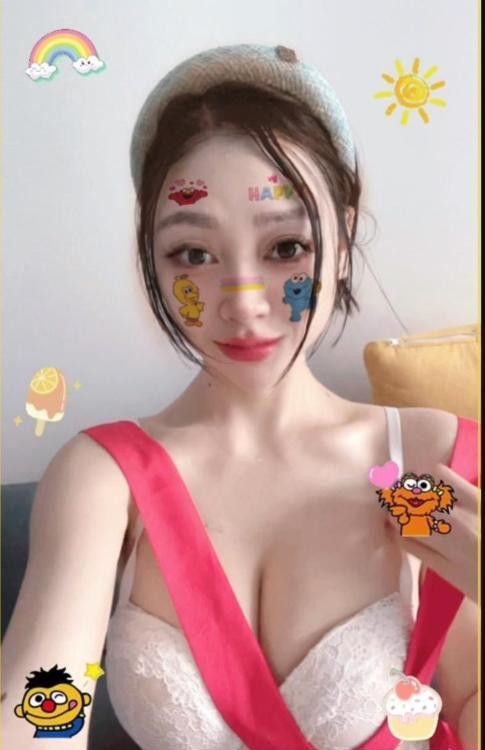 制服诱惑小静儿