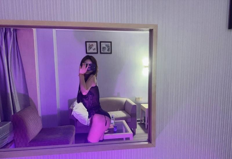 广州赵星儿可蛇吻