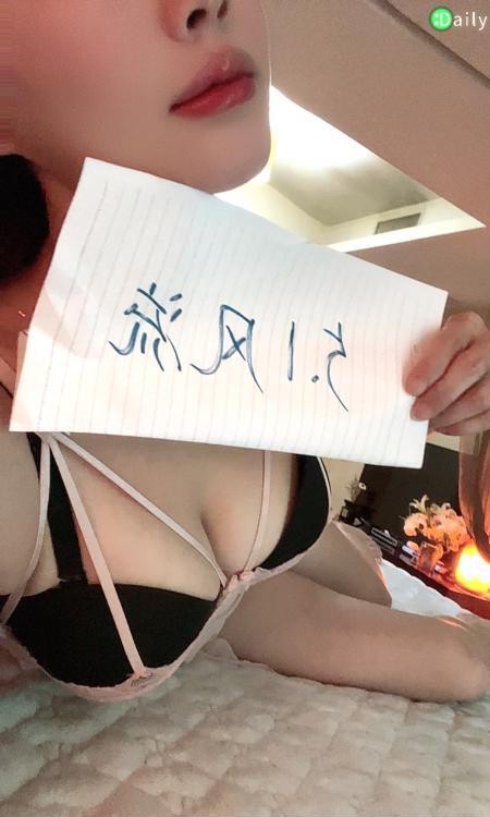 新区白嫩小骚货