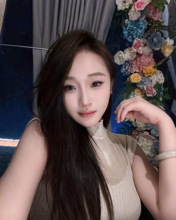 园区舌吻小嫩妹