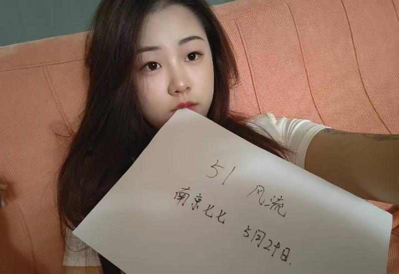 一线天七七老师