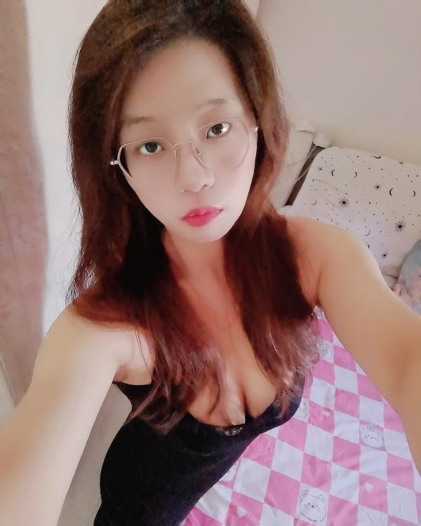 温柔性感长腿鱼儿