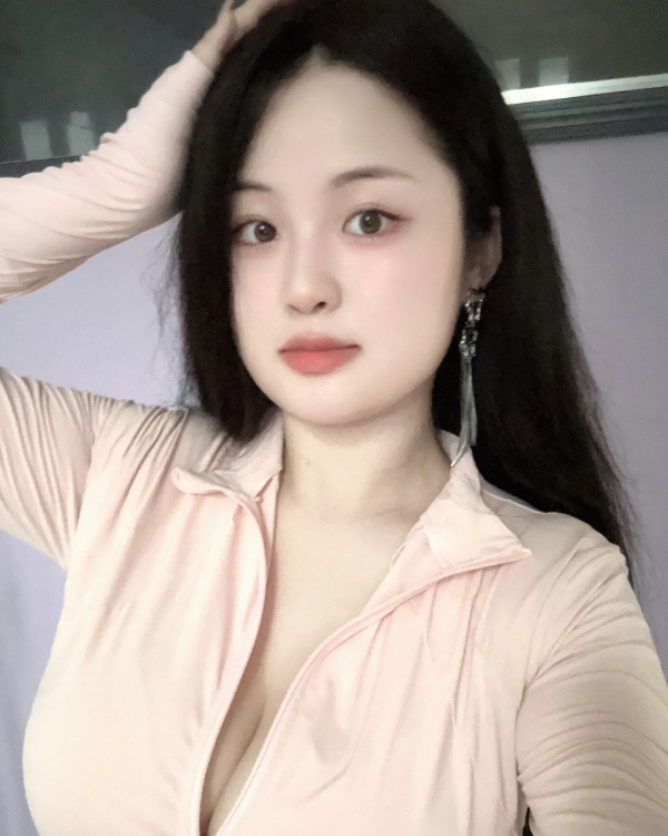 F奶大臀口射够骚