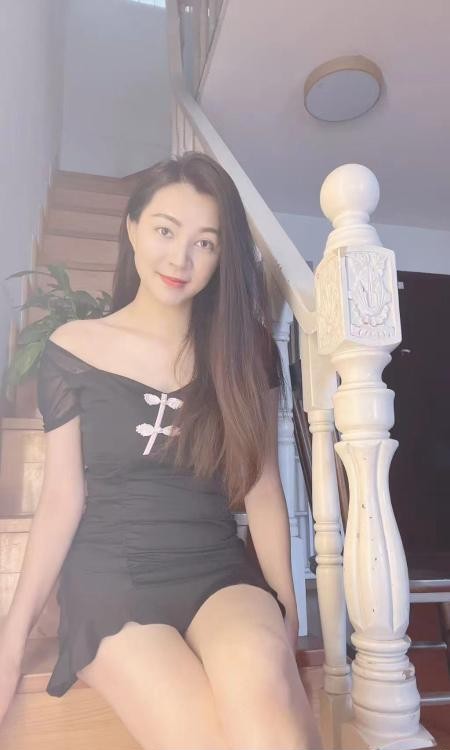 黑丝性感少妇小可乐