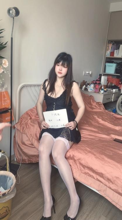 风骚肥臀大奶的小爱