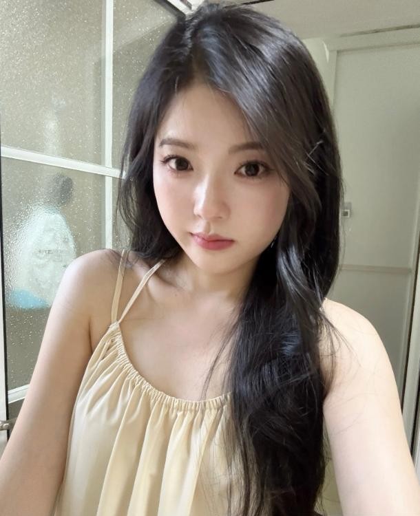 性感甜美李哈哈