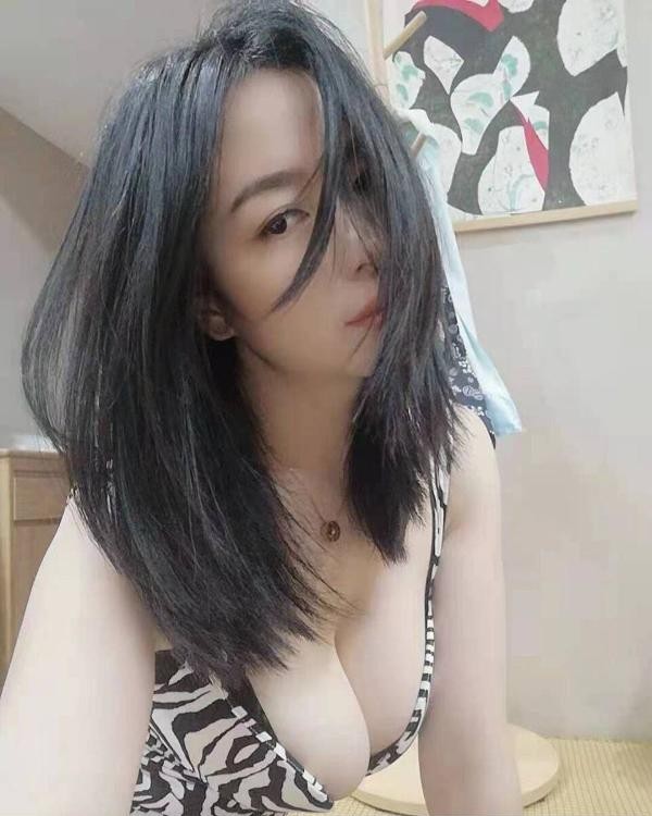 丰满高挑小少妇