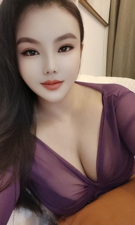 蛇吻服务型大奶大臀