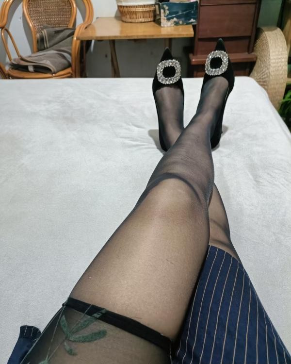 石路附近长腿骚女