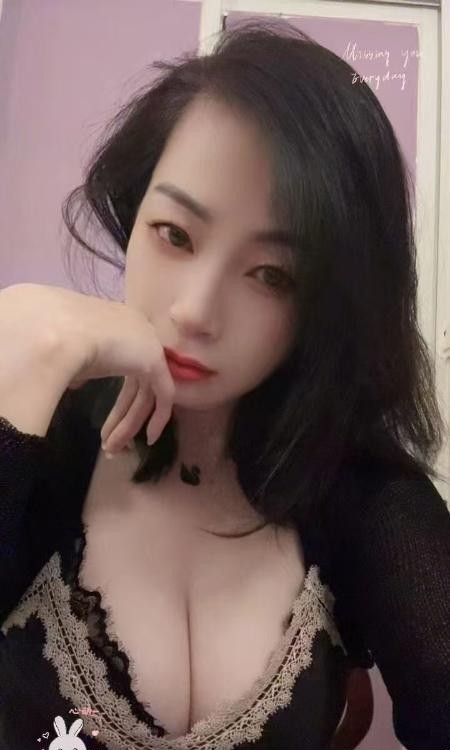 黑丝制服大胸安娜