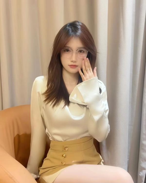 性感知性包臀美女