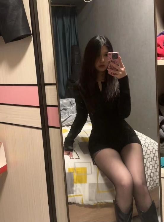 非常可爱的小姐姐