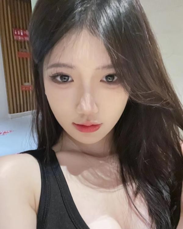 性感知性包臀美女