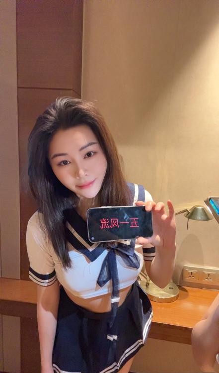 温顺漂亮的小姐姐